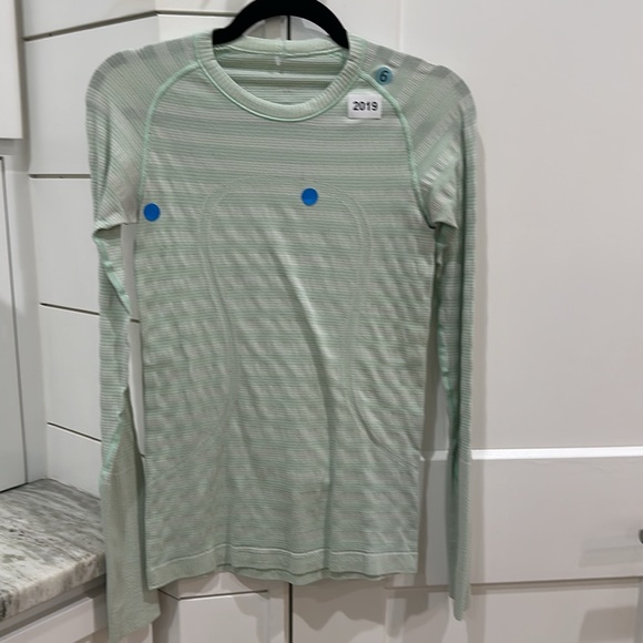 (2019)  🍋 LULULEMON RUN: Swiftly Tech Long Sleeve Crew Sz 6 *GUC - Picture 5 of 9